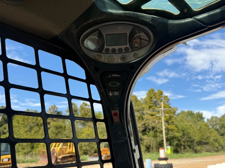 2017-bobcat-t550-image-23