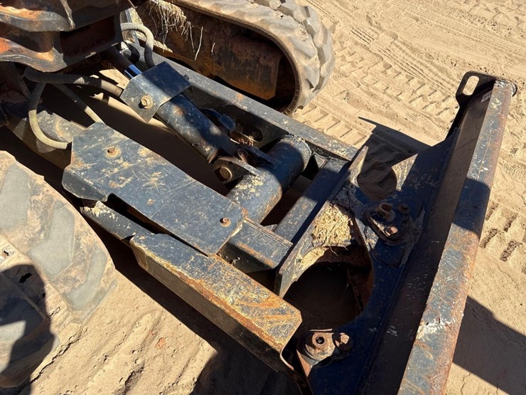 2020-kubota-kx033-4-image-17