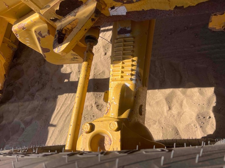 2020-caterpillar-416-image-14