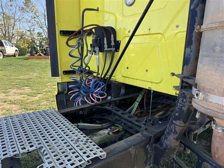 2012-international-prostar-image-9