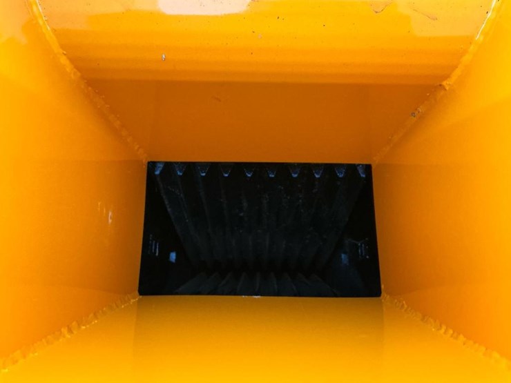 #1225-•-unused-future-ft-ssj430-tracked-crusher-image-24