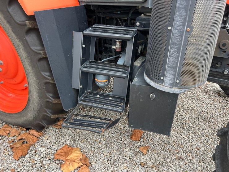 2017-kubota-m7-151-premium-image-43