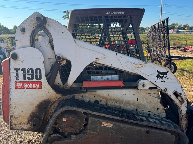 2008-bobcat-t190-image-1