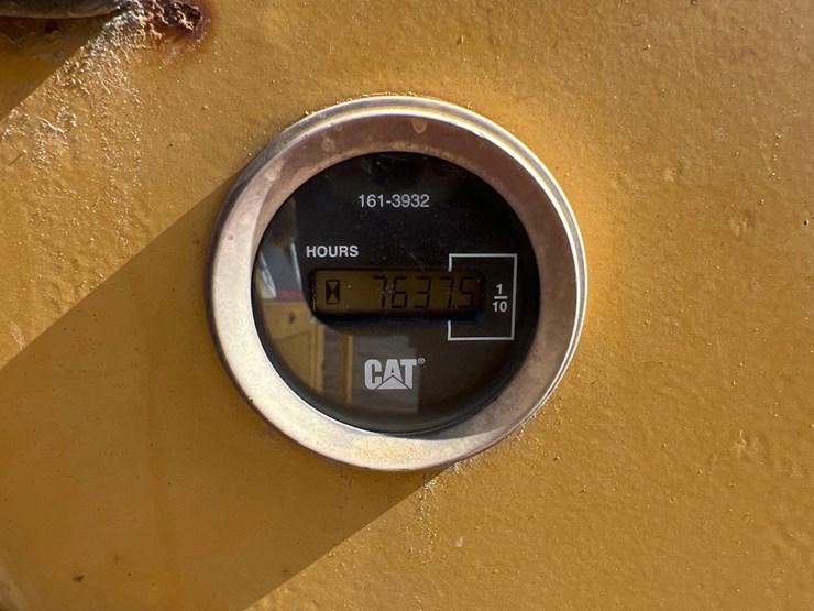 2003-caterpillar-d3g-xl-image-32