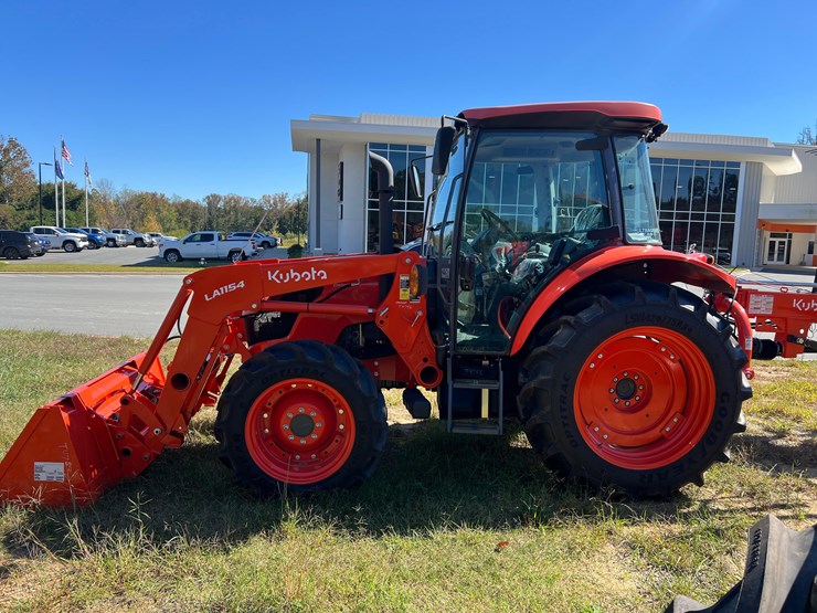 2023-kubota-m4-061-deluxe-mfwd-utility-tractor-with-la1154-front-loader-image-5