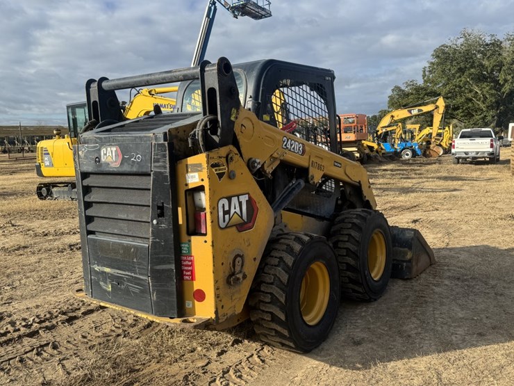 2022-caterpillar-242d3-image-3