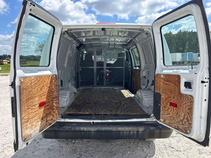 2011-ford-cargo-image-22