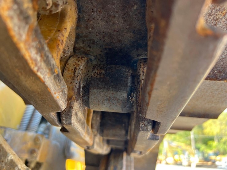 2003-caterpillar-d3g-xl-image-18