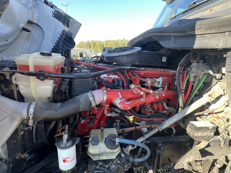 #4766-•-2010-freightliner-cascadia-day-cab-tri-axle-heavy-image-12