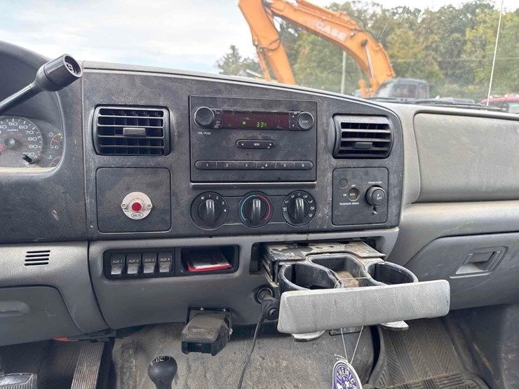 2005-ford-f450-xl-image-31