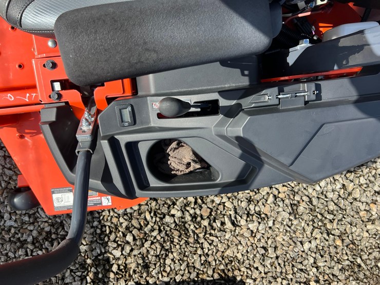 2023-kubota-z252kh-54-zero-turn-mower-image-15