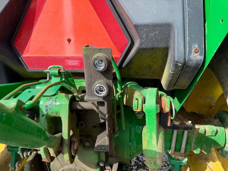 2015-john-deere-5065e-image-18