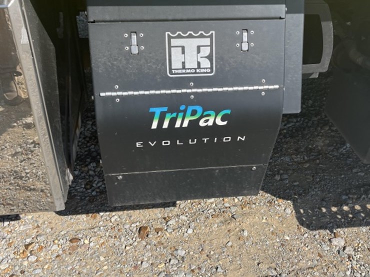 #2881-•-2018-freightliner-ca125slp-mid-roof-sleeper-truck-image-16