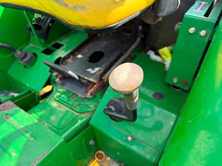 2015-john-deere-5065e-image-32