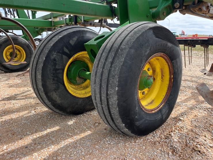 2009-john-deere-2410-image-16