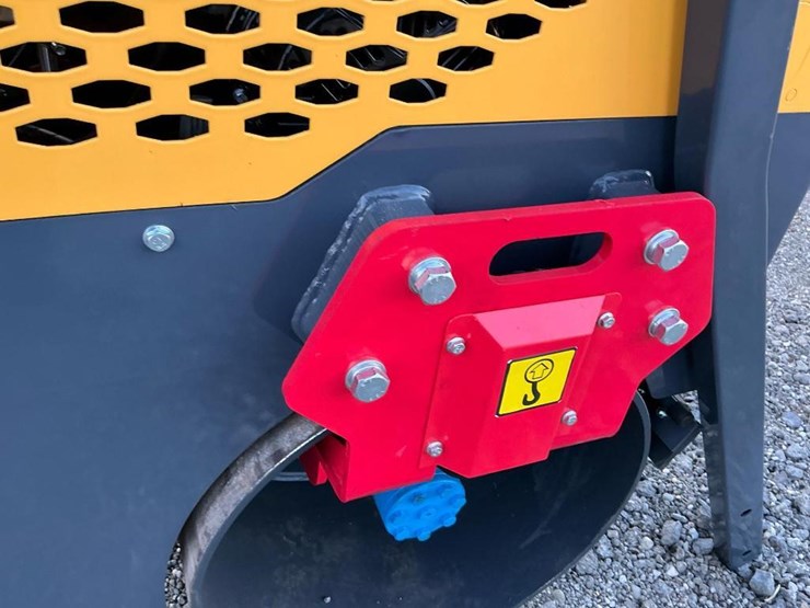 #1250-•-unused-future-ft1000-ride-on-roller-image-20