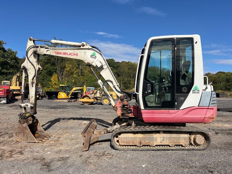 2013-takeuchi-tb235-image-1