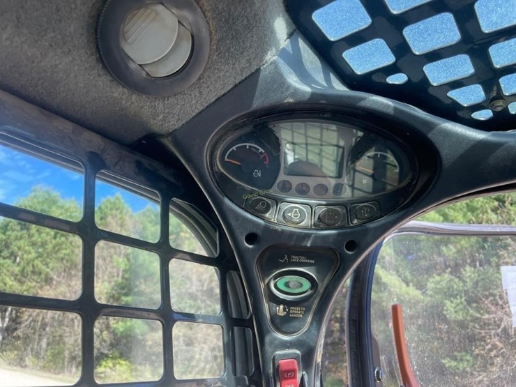 2013-bobcat-s750-image-16