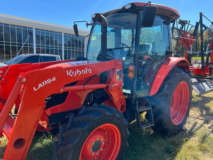 2023-kubota-m4-061-deluxe-mfwd-utility-tractor-with-la1154-front-loader-image-17