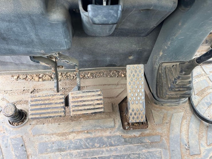 2001-caterpillar-420d-image-35