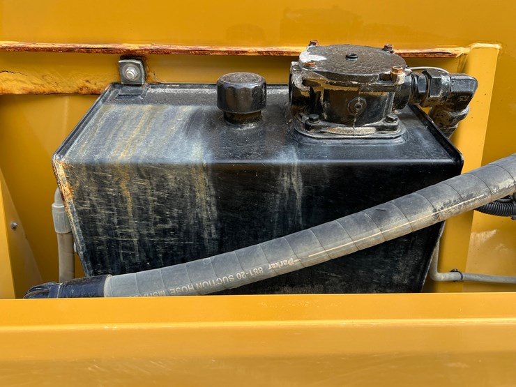 2019-terragator-7300-spinner-truck-image-68