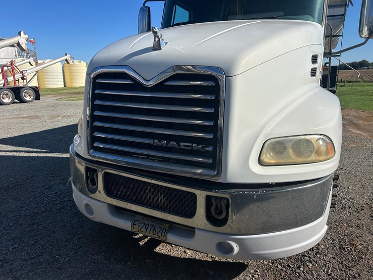 2011-mack-tender-truck-w/adams-rear-discharge-bed-auger-image-12