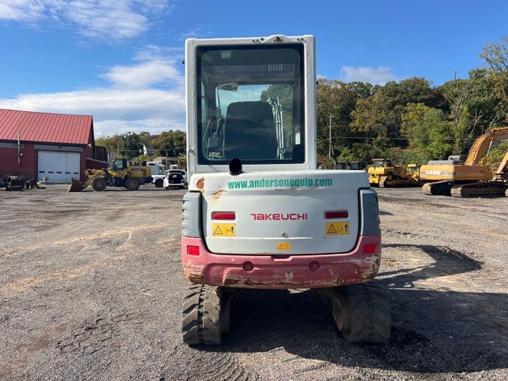 2013-takeuchi-tb235-image-3