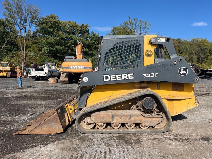 2016-deere-323e-image-1