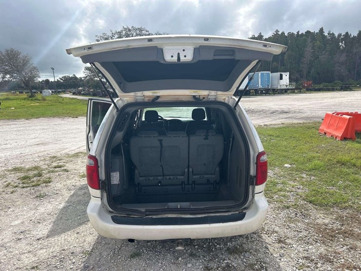 2005-dodge-grand-caravan-image-21