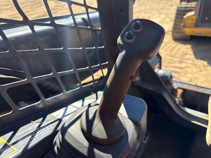 2023-deere-325g-image-27