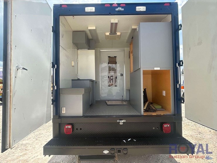 2007-ford-e450-image-37