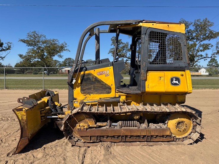 2006-deere-650j-xlt-image-1