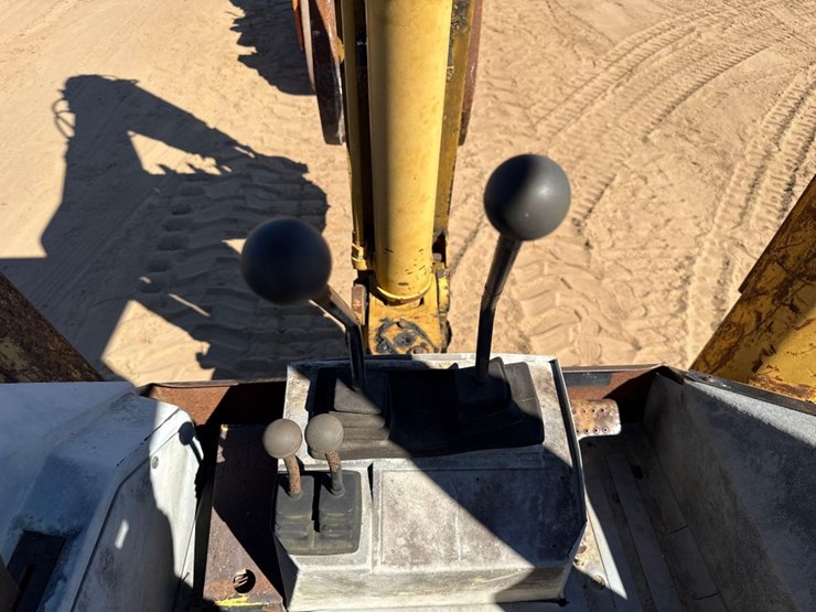 1993-caterpillar-416b-image-24