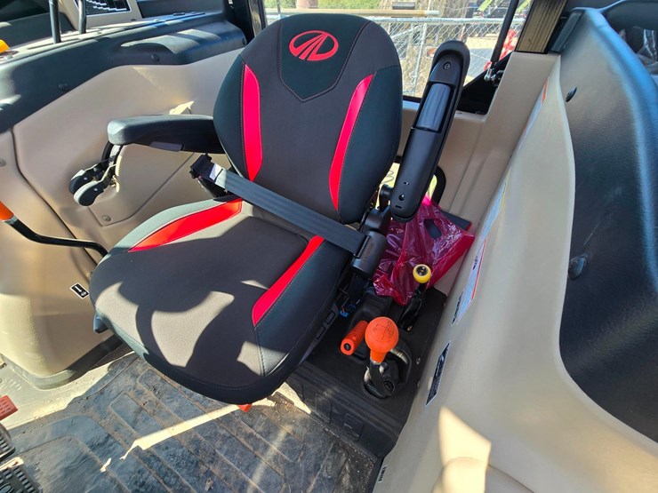 2025-mahindra-6075-image-48