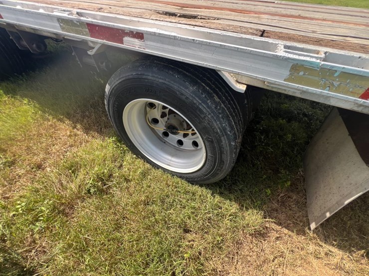 2006-utility-53'-image-7