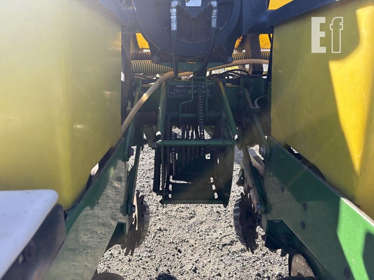 john-deere-7200-image-10