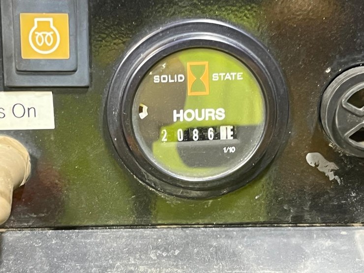 2017-ditch-witch-sk800-image-15