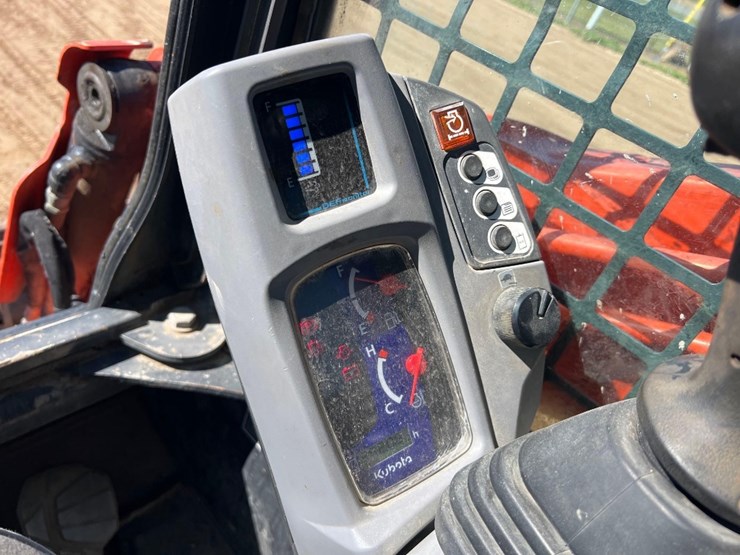 2017-kubota-svl95-2s-image-29