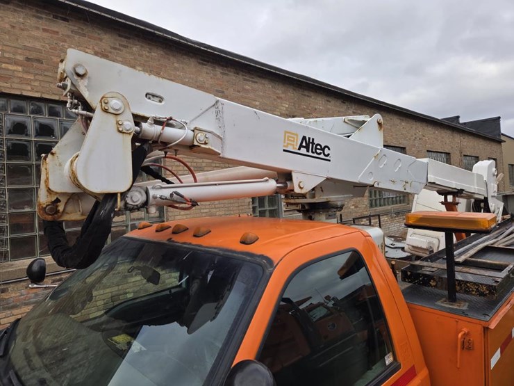 2005-ford-f550-xl-image-31