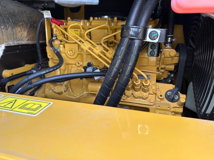 caterpillar-305-image-17