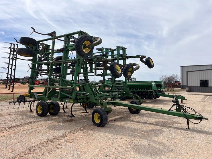 2009-john-deere-2410-image-6