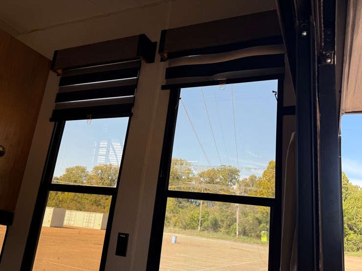 #6895-•-2024-forrest-river-timberwolf-mini-loft-camper-image-22