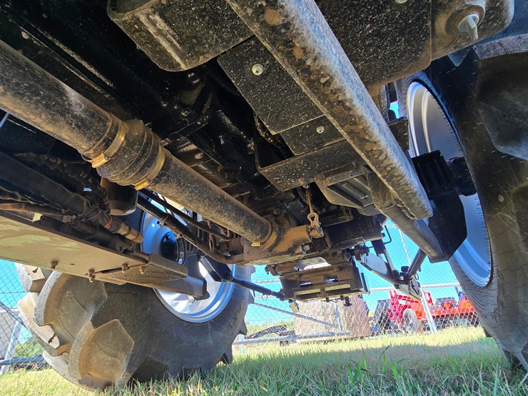 2025-mahindra-6075-image-60