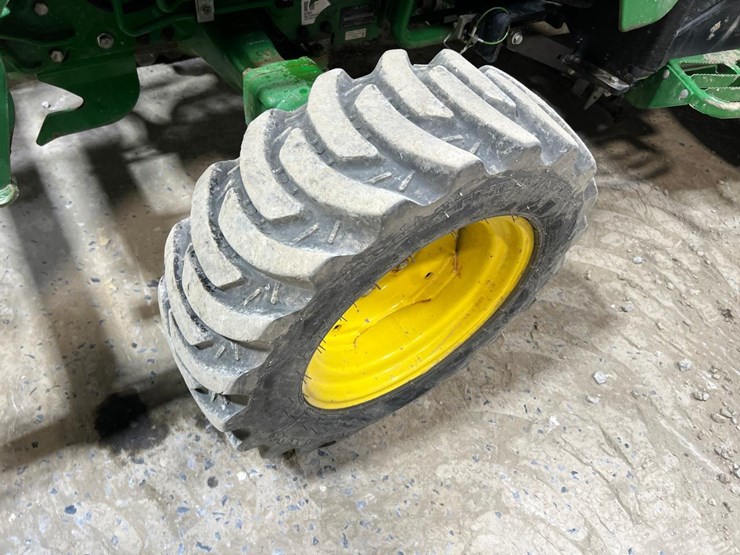 2020-john-deere-3046r-image-14