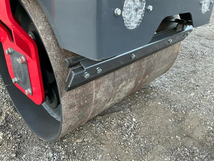 #1250-•-unused-future-ft1000-ride-on-roller-image-14