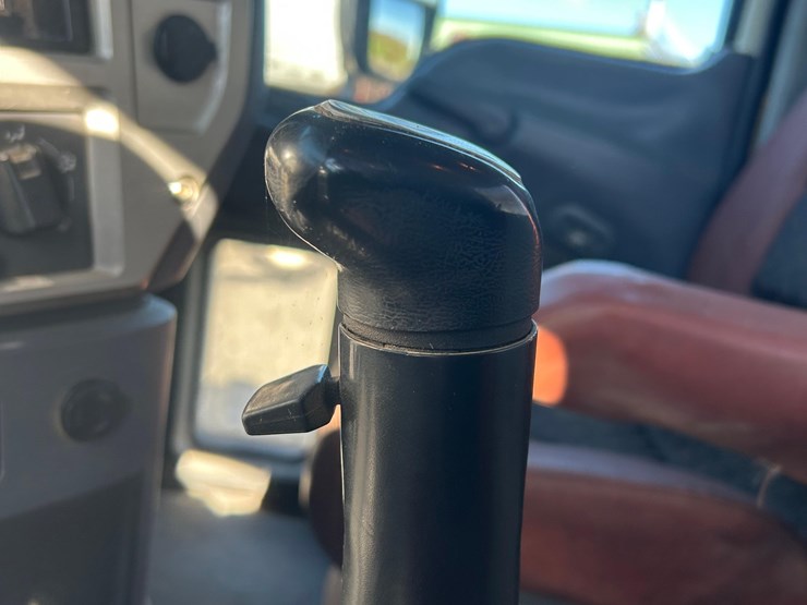 2011-mack-tender-truck-w/adams-rear-discharge-bed-auger-image-64