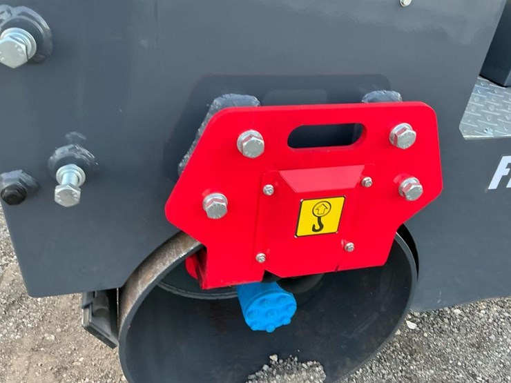 #1250-•-unused-future-ft1000-ride-on-roller-image-17