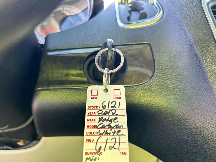 2012-dodge-grand-caravan-sxt-image-27