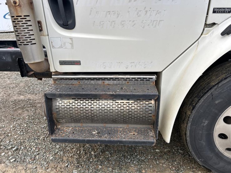 #5016-•-2008-freightliner-business-class-m2-cab-chassis-image-28