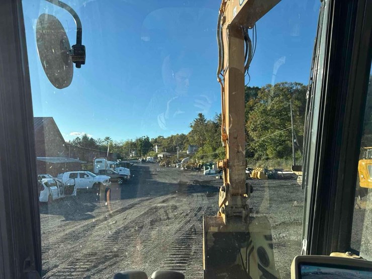 2015-case-cx300c-image-29